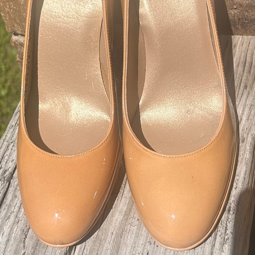 Stuart Weitzman Pumps Patent Leather 4.5 Tan Designer Y2K Office Siren 2000s - Picture 3 of 9